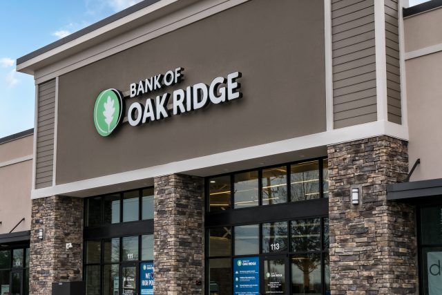 Image of the Bank of Oak Ridge entrance in High Point.