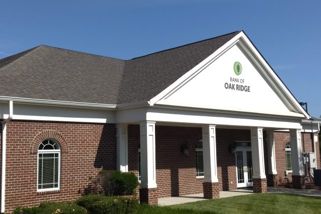 Image of the entrance at the Bank of Oak Ridge in Oak Ridge.